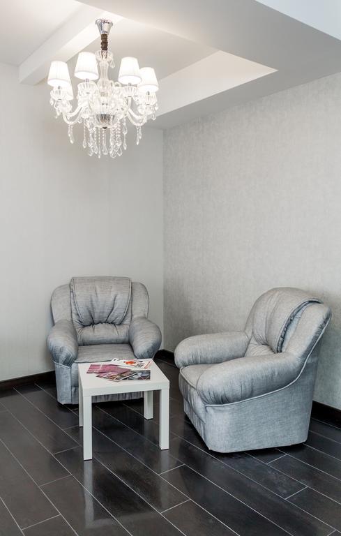 Hotel Premier カーミヤンシケ エクステリア 写真